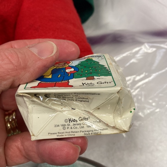 nwt 1997 vintage holiday paddington bear with ornament red coat green hat - Picture 9 of 9